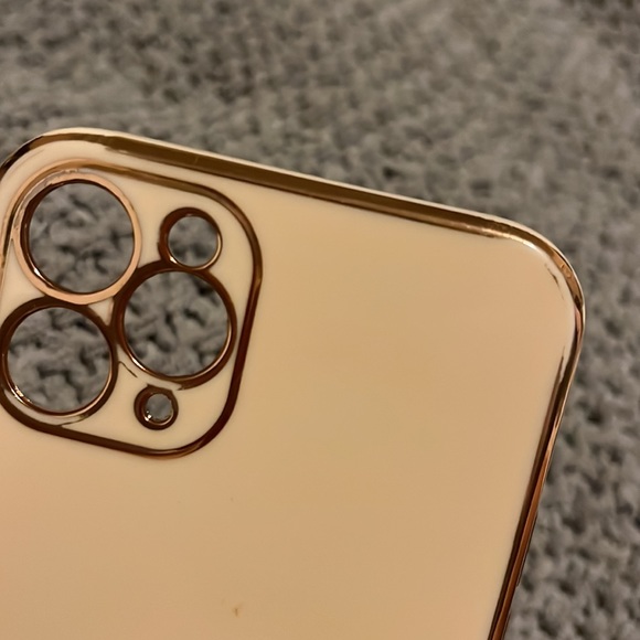 iPhone 11 Pro Phone Case Bundle - Picture 15 of 16